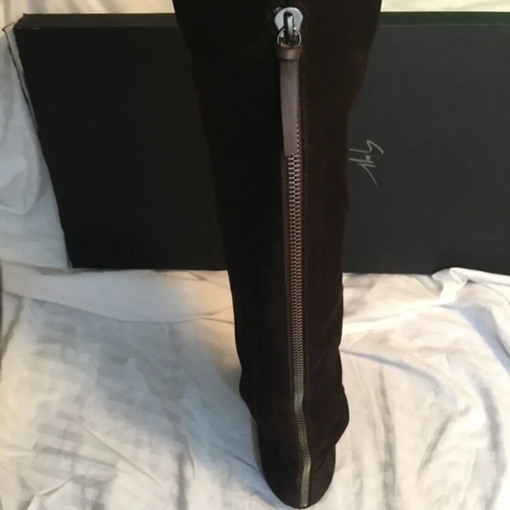 New Giuseppe Zanotti chocolate suede boots